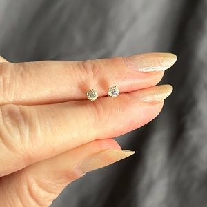 diamond stud earrings with 14k gold setting